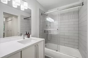5250 S Landing Dr, Portland, OR 97239 - Photo 22