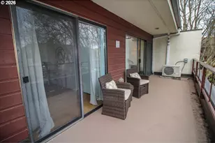 5250 S Landing Dr, Portland, OR 97239 - Photo 16