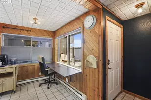 331 NE Bridgeton, Portland, OR 97211 - Photo 10