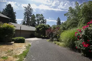 9894 SW Kimberly Dr, Tigard, OR 97224 - Photo 4