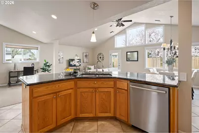 468 72nd St, Springfield, OR 97478 - Photo 10