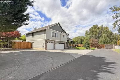 2036 NW Woodland Dr, McMinnville, OR 97128 - Photo 2