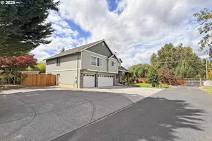 2036 NW Woodland Dr, McMinnville, OR 97128 - Photo 2