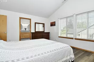 2036 NW Woodland Dr, McMinnville, OR 97128 - Photo 12