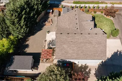 2036 NW Woodland Dr, McMinnville, OR 97128 - Photo 4