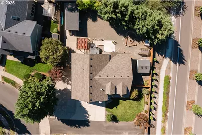 2036 NW Woodland Dr, McMinnville, OR 97128 - Photo 28