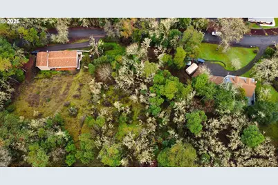 2373 W Military Ave, Roseburg, OR 97471 - Photo 6