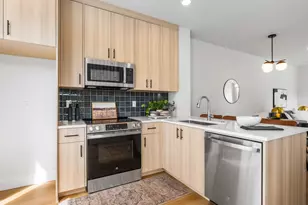 7560 SW 31st Ave, Portland, OR 97219 - Photo 4
