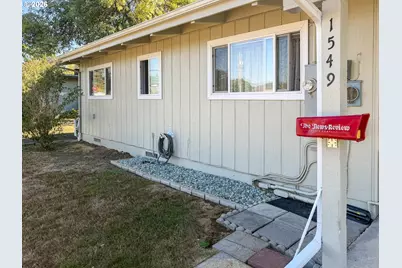 1549 NE Poplar St, Roseburg, OR 97470 - Photo 2