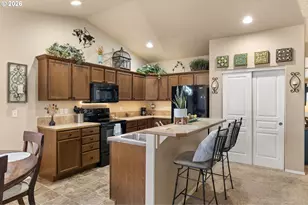 558 S 48th Pl, Springfield, OR 97478 - Photo 4
