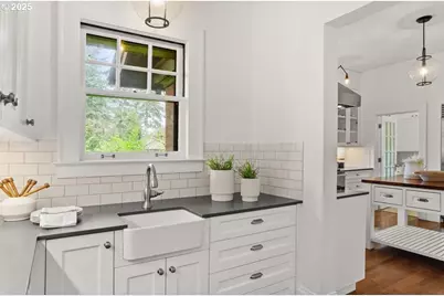 1965 SW Montgomery Pl, Portland, OR 97201 - Photo 14