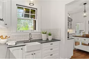 1965 SW Montgomery Pl, Portland, OR 97201 - Photo 14