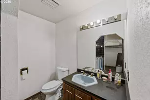 1366 Lakeshore Dr, Coos Bay, OR 97420 - Photo 30