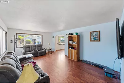 1366 Lakeshore Dr, Coos Bay, OR 97420 - Photo 10