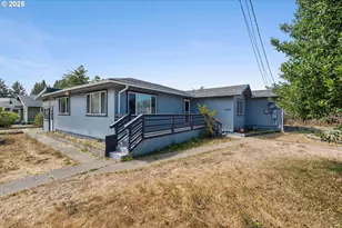 1366 Lakeshore Dr, Coos Bay, OR 97420 - Photo 4