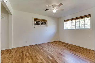 401 Sterling Dr, Eugene, OR 97404 - Photo 10