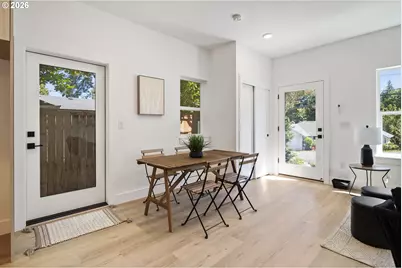 3827 SW Pomona St, Portland, OR 97219 - Photo 8