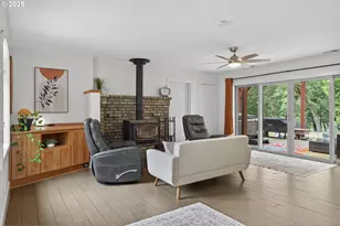 6743 N Bank Rd, Roseburg, OR 97470 - Photo 4