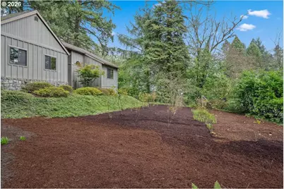 8835 SW Washington Dr, Portland, OR 97223 - Photo 32