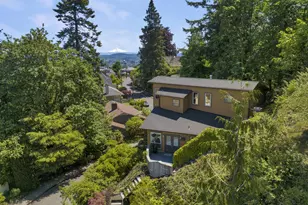 2922 NW Fairfax Terrace, Portland, OR 97210 - Photo 2