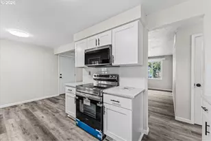 210 NE 167th Pl, Portland, OR 97230 - Photo 10