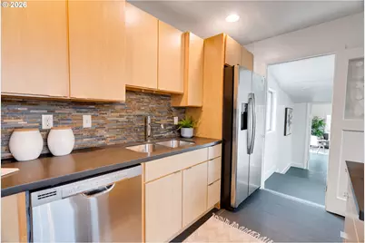 9560 N Ivanhoe St, Portland, OR 97203 - Photo 18