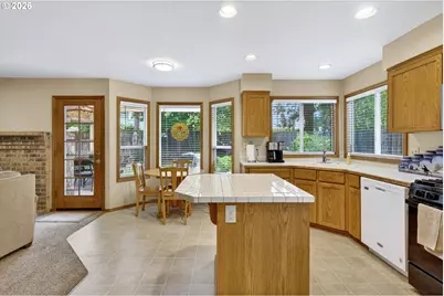 671 NE Maryann Ct, Hillsboro, OR 97124 - Photo 14