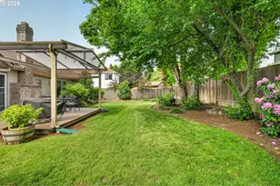 671 NE Maryann Ct, Hillsboro, OR 97124 - Photo 40