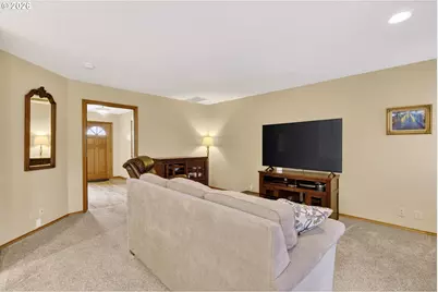 671 NE Maryann Ct, Hillsboro, OR 97124 - Photo 20