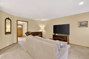 671 NE Maryann Ct, Hillsboro, OR 97124 - Photo 20