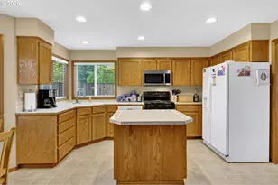 671 NE Maryann Ct, Hillsboro, OR 97124 - Photo 16