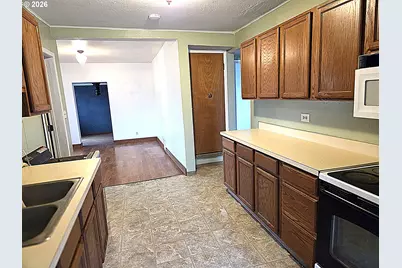 2402 N Spruce St, La Grande, OR 97850 - Photo 8