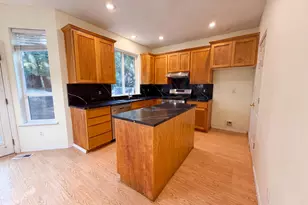 8348 SE 140th Ct, Portland, OR 97236 - Photo 2