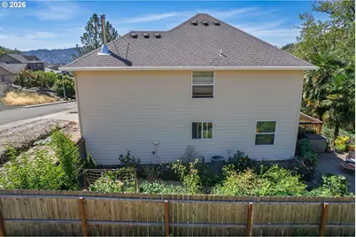 2984 NW Daysha Dr, Roseburg, OR 97471 - Photo 10