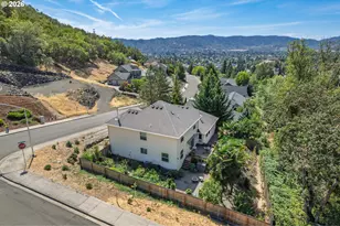 2984 NW Daysha Dr, Roseburg, OR 97471 - Photo 8