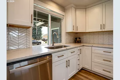 4667 NW Tumalo Ct, Portland, OR 97229 - Photo 6