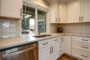 4667 NW Tumalo Ct, Portland, OR 97229 - Photo 6