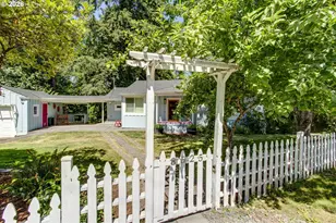 8625 SW 10th Ave, Portland, OR 97219 - Photo 2