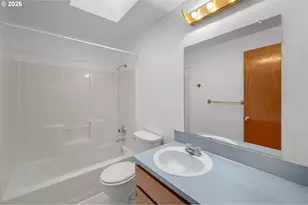 13834 SE Center St, Portland, OR 97236 - Photo 18