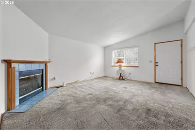 13834 SE Center St, Portland, OR 97236 - Photo 4
