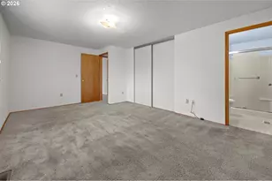 13834 SE Center St, Portland, OR 97236 - Photo 14