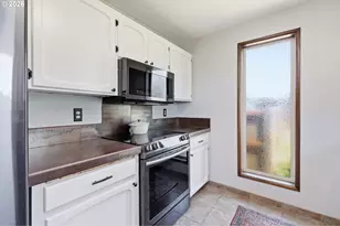 102 Sherwood Ln, Castle Rock, WA 98611 - Photo 8