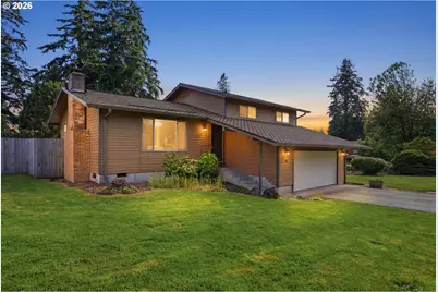 102 Sherwood Ln, Castle Rock, WA 98611 - Photo 1