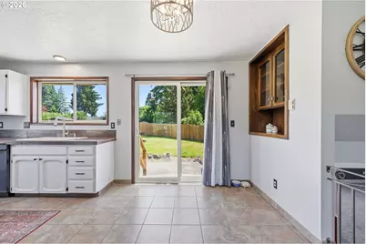 102 Sherwood Ln, Castle Rock, WA 98611 - Photo 4
