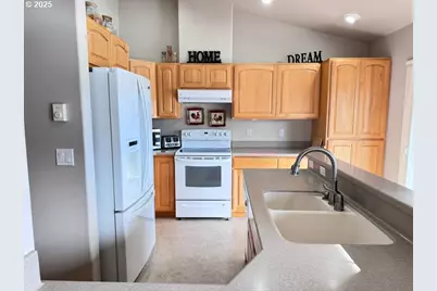 179 Laurel St #9, Florence, OR 97439 - Photo 8