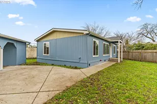 1202 N Park Ave, Eugene, OR 97404 - Photo 4