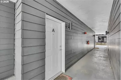 614 S Nevada St #A, Portland, OR 97219 - Photo 30