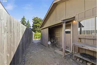1215 Rio Glen Dr, Eugene, OR 97401 - Photo 36