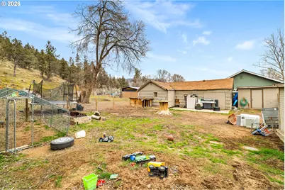 2460 SE Melrose Dr, Prineville, OR 97754 - Photo 24