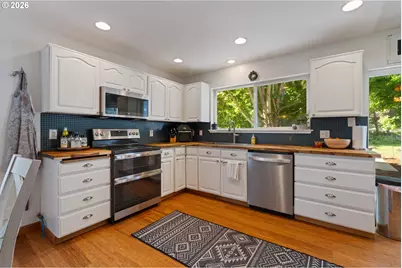1051 Cannon Dr, Hood River, OR 97031 - Photo 12